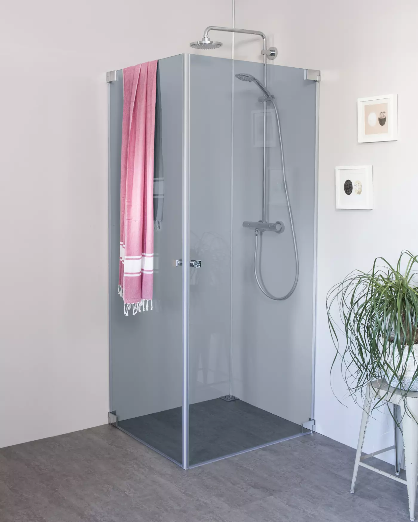 Eck Duschkabine mit 2 Pendeltüren an Wand nach Maß