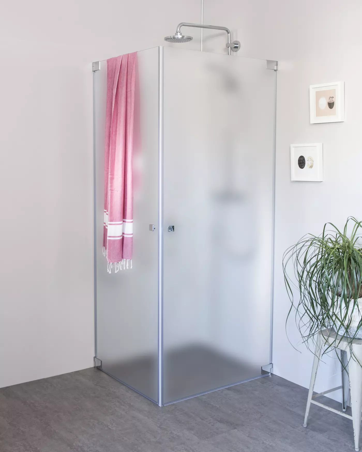 Eck Duschkabine mit 2 Pendeltüren an Wand nach Maß