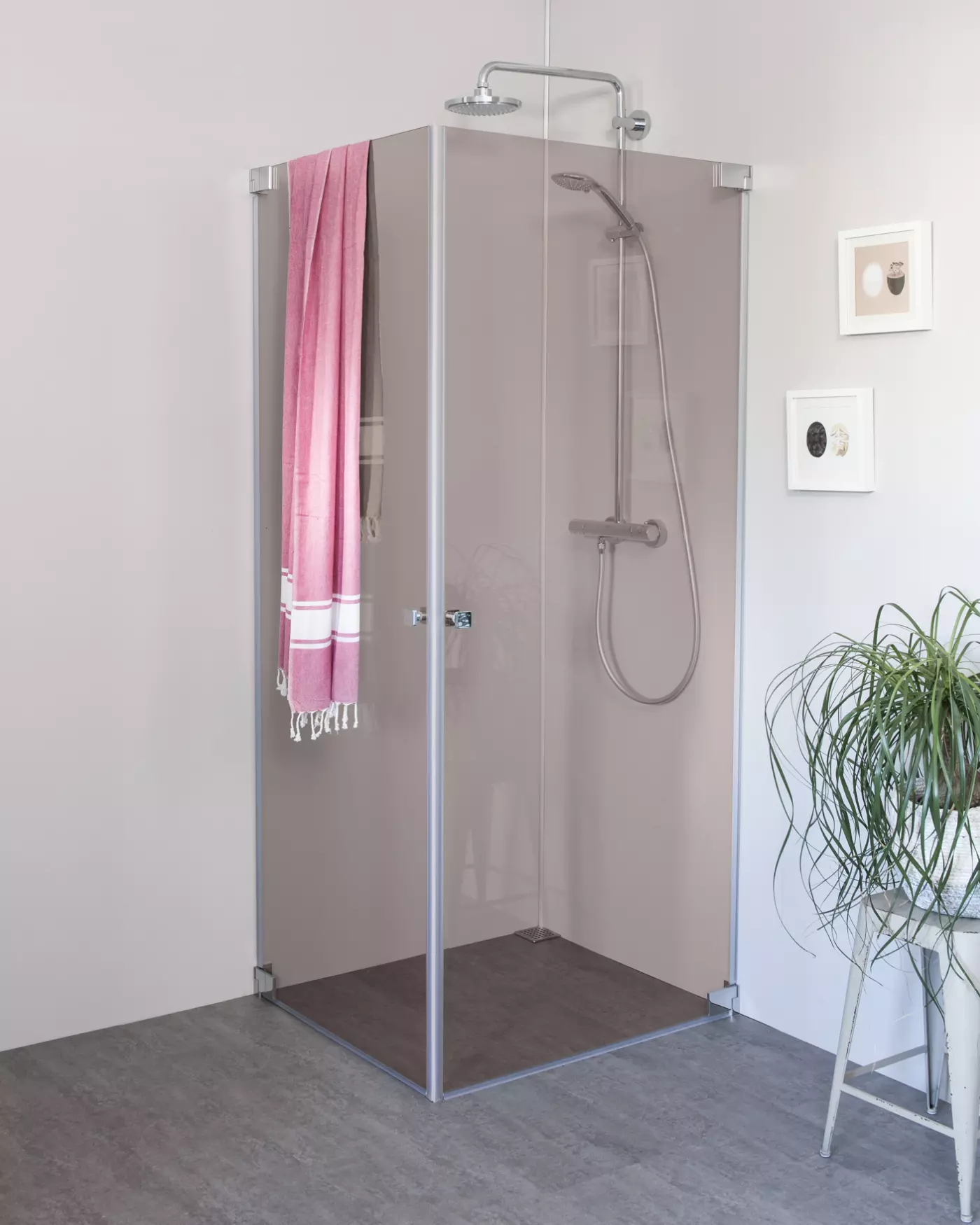 Eck Duschkabine mit 2 Pendeltüren an Wand nach Maß