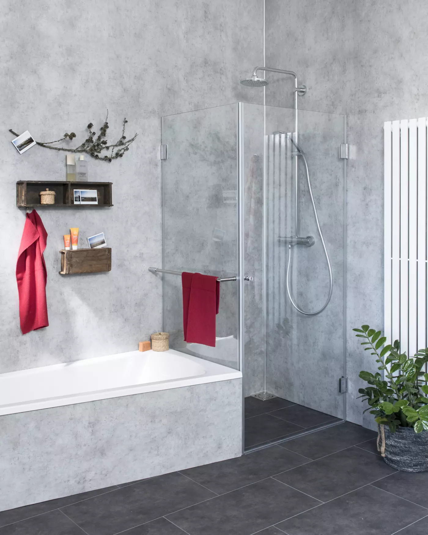 Eckdusche neben Badewanne mit Festwand verkürzt & Tür an Wand