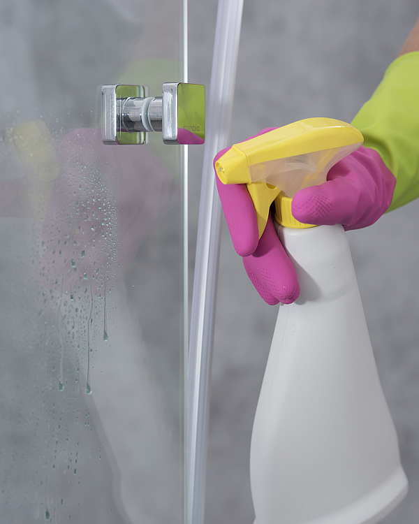 Profil der Glasdusche reinigen